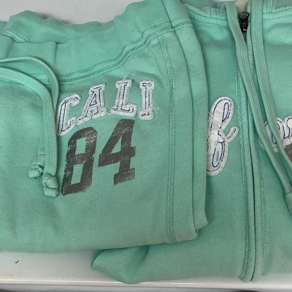 Mossimo California 84. Full zip hoodie and drawstring pants XXL top, XL bottom.